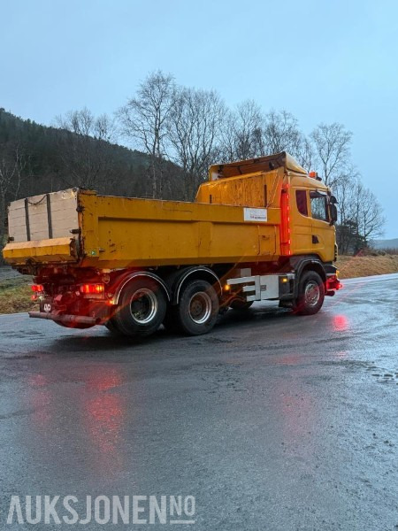 2005 Scania R500 CB 6X2 HNZ med underliggende skjær og brøytehydraulikk - Camion basculantă: Foto 4 2005 Scania R500 CB 6X2 HNZ med underliggende skjær og brøytehydraulikk - Camion basculantă: Foto 4