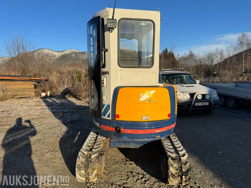 2007 IHI 35NX2 GRAVEMANSKIN MED 2 SKUFFER OG MASKINHENGER TIL TRAKTOR - Mini excavator: Foto 4 2007 IHI 35NX2 GRAVEMANSKIN MED 2 SKUFFER OG MASKINHENGER TIL TRAKTOR - Mini excavator: Foto 4