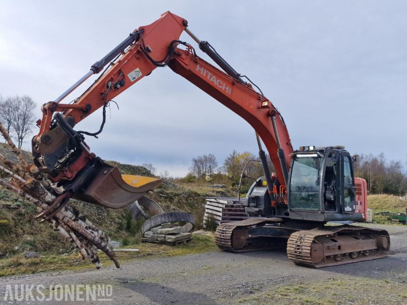 2009 Hitachi ZX225USLC-3 Beltegraver m/GPS/Rototilt med klype/3 skuffer, 12800 timer - Excavator: Foto 1 2009 Hitachi ZX225USLC-3 Beltegraver m/GPS/Rototilt med klype/3 skuffer, 12800 timer - Excavator: Foto 1