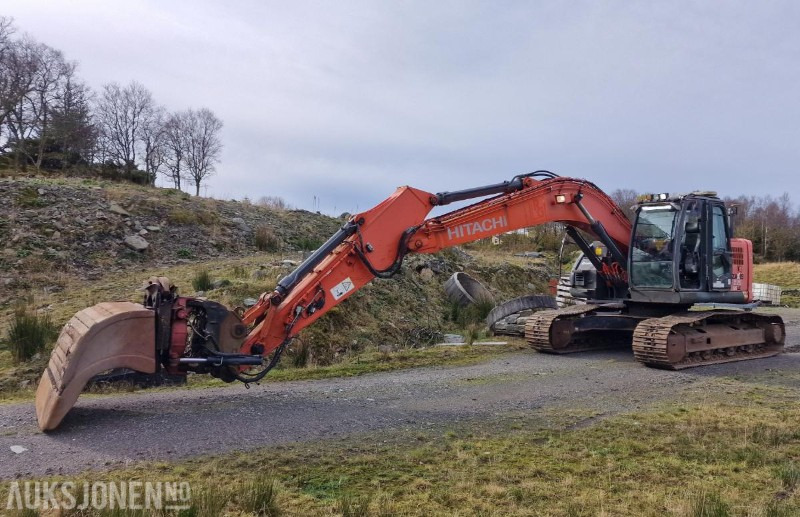 2009 Hitachi ZX225USLC-3 Beltegraver m/GPS/Rototilt med klype/3 skuffer, 12800 timer - Excavator: Foto 2 2009 Hitachi ZX225USLC-3 Beltegraver m/GPS/Rototilt med klype/3 skuffer, 12800 timer - Excavator: Foto 2