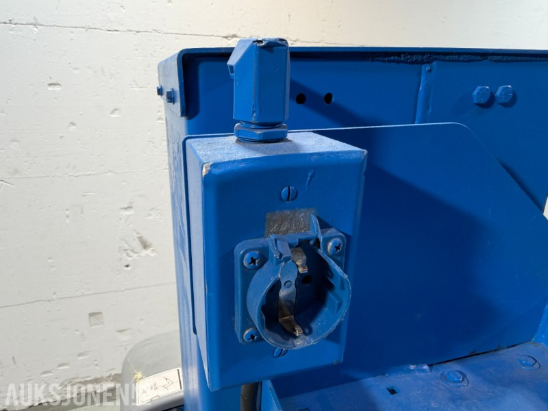 Autopropulsată platformă 2011 GRC 12 - 5,5m mastelift: Foto 11 Autopropulsată platformă 2011 GRC 12 - 5,5m mastelift: Foto 11