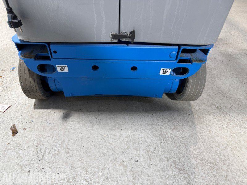 Autopropulsată platformă 2011 GRC 12 - 5,5m mastelift: Foto 12 Autopropulsată platformă 2011 GRC 12 - 5,5m mastelift: Foto 12