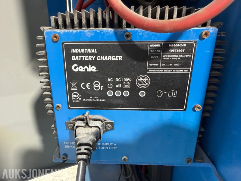 Autopropulsată platformă 2011 GRC 12 - 5,5m mastelift: Foto 18 Autopropulsată platformă 2011 GRC 12 - 5,5m mastelift: Foto 18