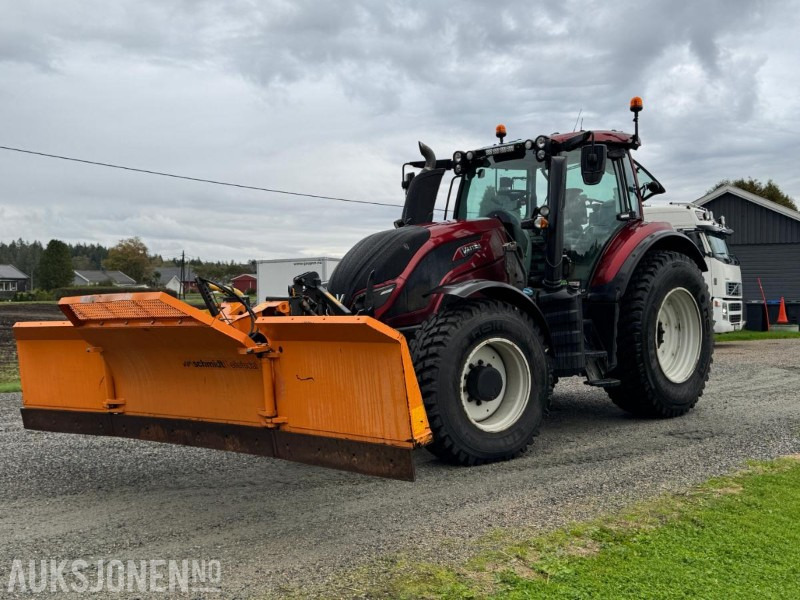 2016 Valtra T174E med Schmidt Tellefsdal U-LS 43.6 plog (2022), Valtra 76 frontlaster og betong lodd - Tractor agricol: Foto 1 2016 Valtra T174E med Schmidt Tellefsdal U-LS 43.6 plog (2022), Valtra 76 frontlaster og betong lodd - Tractor agricol: Foto 1