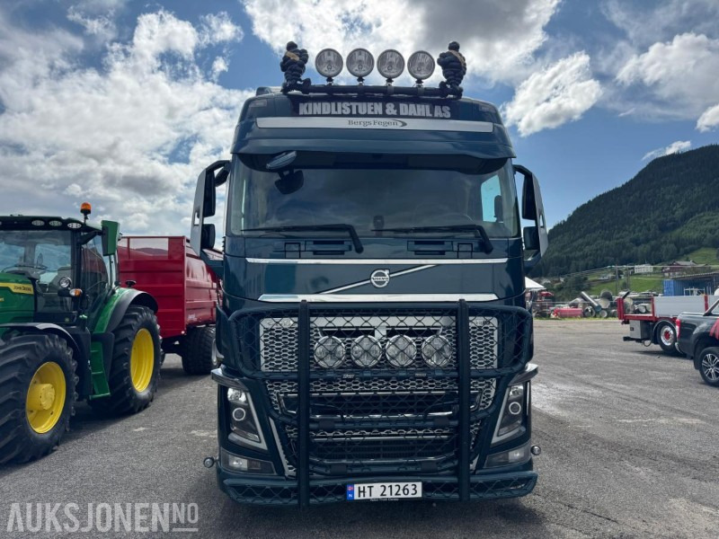 2018 Volvo FH16 8X4 komplett tømmerbil med kran og henger. - Camion forestier, Camion cu macara: Foto 2 2018 Volvo FH16 8X4 komplett tømmerbil med kran og henger. - Camion forestier, Camion cu macara: Foto 2