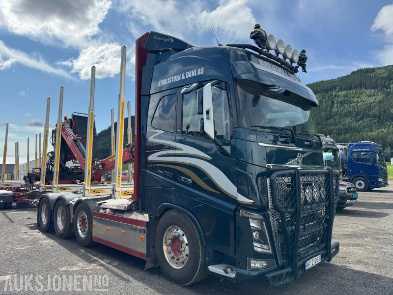 2018 Volvo FH16 8X4 komplett tømmerbil med kran og henger. - Camion forestier, Camion cu macara: Foto 4 2018 Volvo FH16 8X4 komplett tømmerbil med kran og henger. - Camion forestier, Camion cu macara: Foto 4