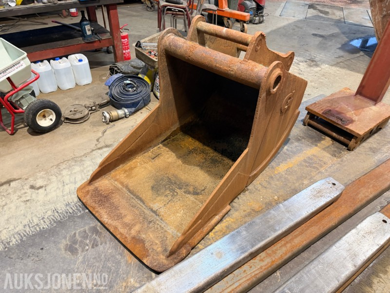 2003 Gjerstad Graveskuff - S70 - 700 L – Bredde 980 mm – Selges som den står - Ataşament pentru Utilaje constructii: Foto 2 2003 Gjerstad Graveskuff - S70 - 700 L – Bredde 980 mm – Selges som den står - Ataşament pentru Utilaje constructii: Foto 2