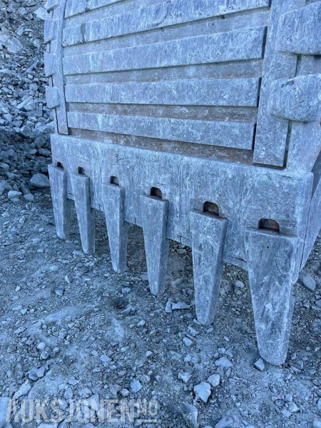 Ataşament pentru Utilaje constructii 2023 Klepp Mek Graveskuffe 8000L med KM5-feste: Foto 6 Ataşament pentru Utilaje constructii 2023 Klepp Mek Graveskuffe 8000L med KM5-feste: Foto 6