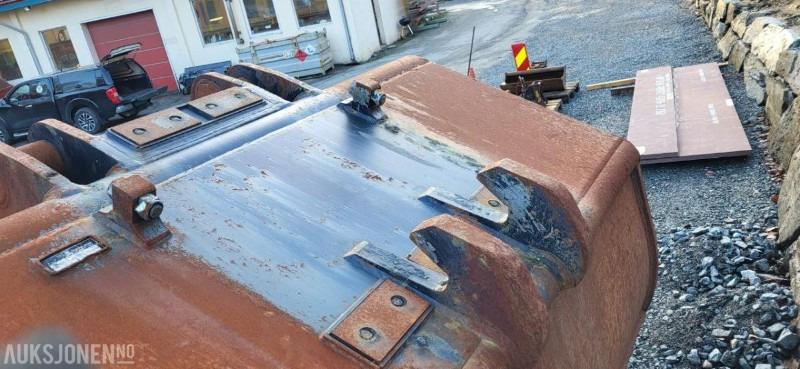 Ataşament pentru Utilaje constructii 2023 Klepp Mek Graveskuffe 8000L med KM5-feste: Foto 11 Ataşament pentru Utilaje constructii 2023 Klepp Mek Graveskuffe 8000L med KM5-feste: Foto 11