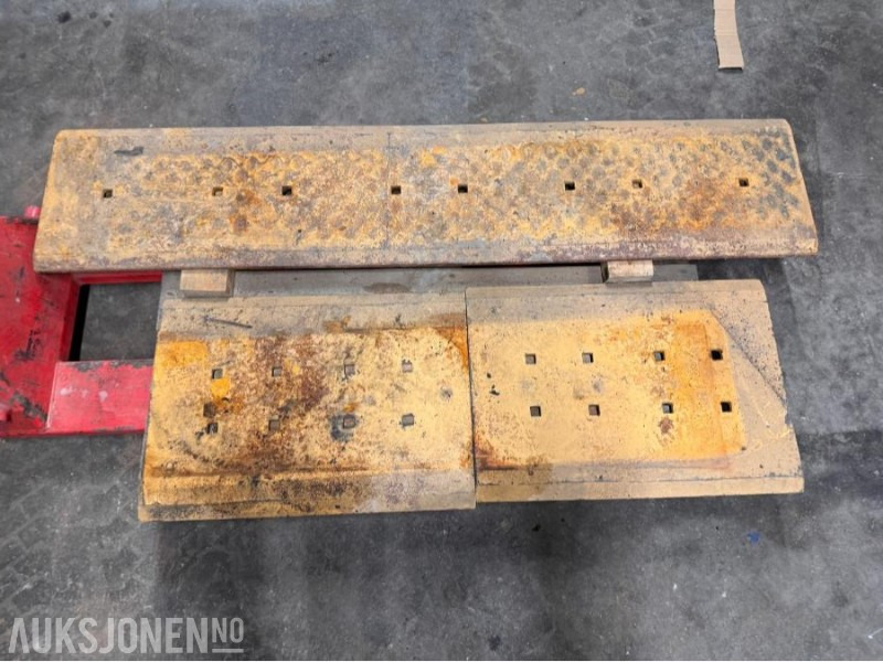 Volvo L110 - Slitestål til skuffe som har stått på Hjullaster - Ataşament pentru Utilaje constructii: Foto 1 Volvo L110 - Slitestål til skuffe som har stått på Hjullaster - Ataşament pentru Utilaje constructii: Foto 1