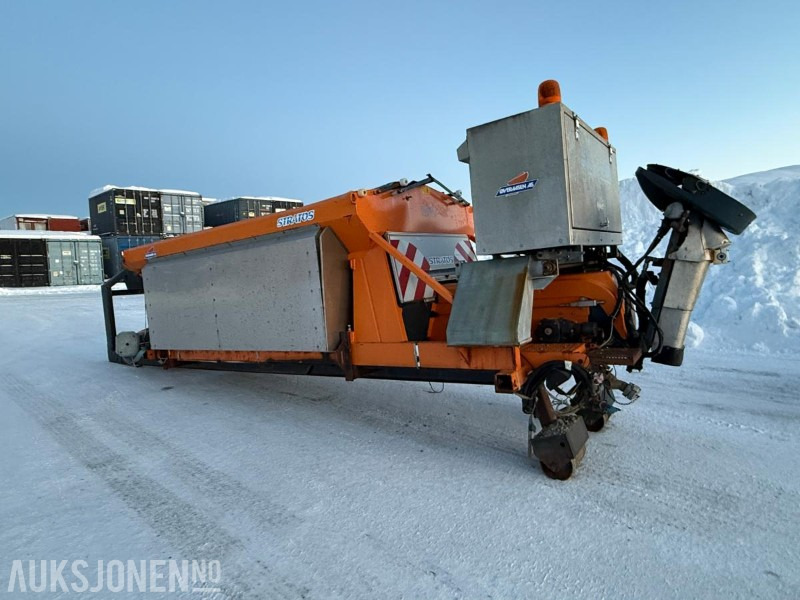 Schmidt Stratos fastsandspreder med varme på krokramme - Camion: Foto 1 Schmidt Stratos fastsandspreder med varme på krokramme - Camion: Foto 1