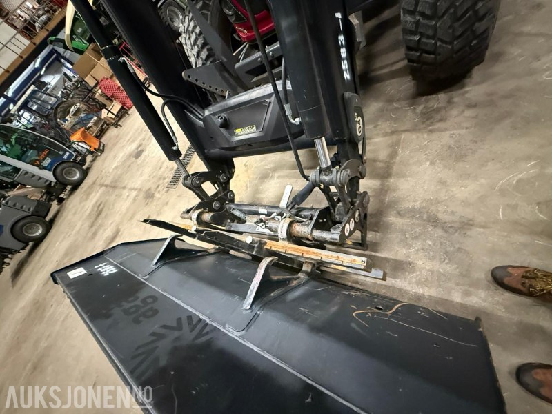 Valtra A104 m Laster, skuffe og pallegaffel - Tractor agricol: Foto 3 Valtra A104 m Laster, skuffe og pallegaffel - Tractor agricol: Foto 3