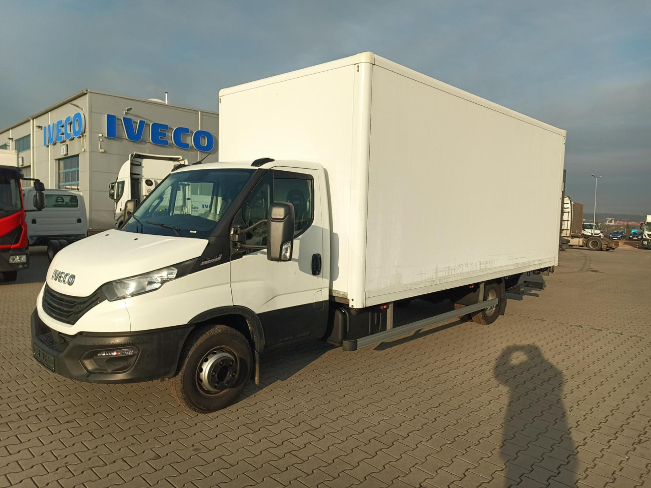 IVECO Daily 70C18A8/P - Autoutilitară box: Foto 1 IVECO Daily 70C18A8/P - Autoutilitară box: Foto 1
