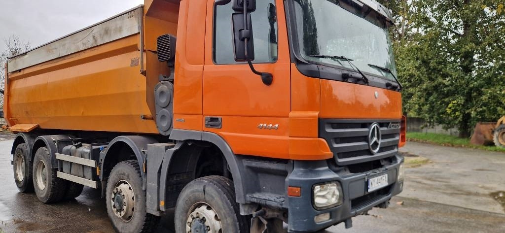 Mercedes-Benz Actros 4144 - Camion basculantă: Foto 3 Mercedes-Benz Actros 4144 - Camion basculantă: Foto 3