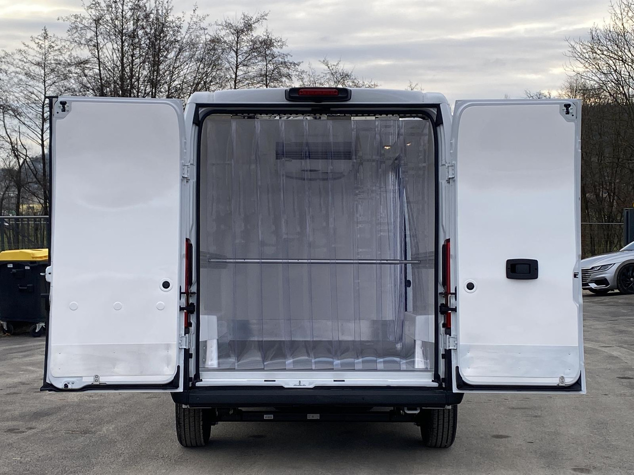 FIAT DUCATO L3H2 180PS BASE HEAVY / FRISCHDIENST + XARIOS 300 12-380V + Heizung - Autoutilitară frigorifica: Foto 4 FIAT DUCATO L3H2 180PS BASE HEAVY / FRISCHDIENST + XARIOS 300 12-380V + Heizung - Autoutilitară frigorifica: Foto 4