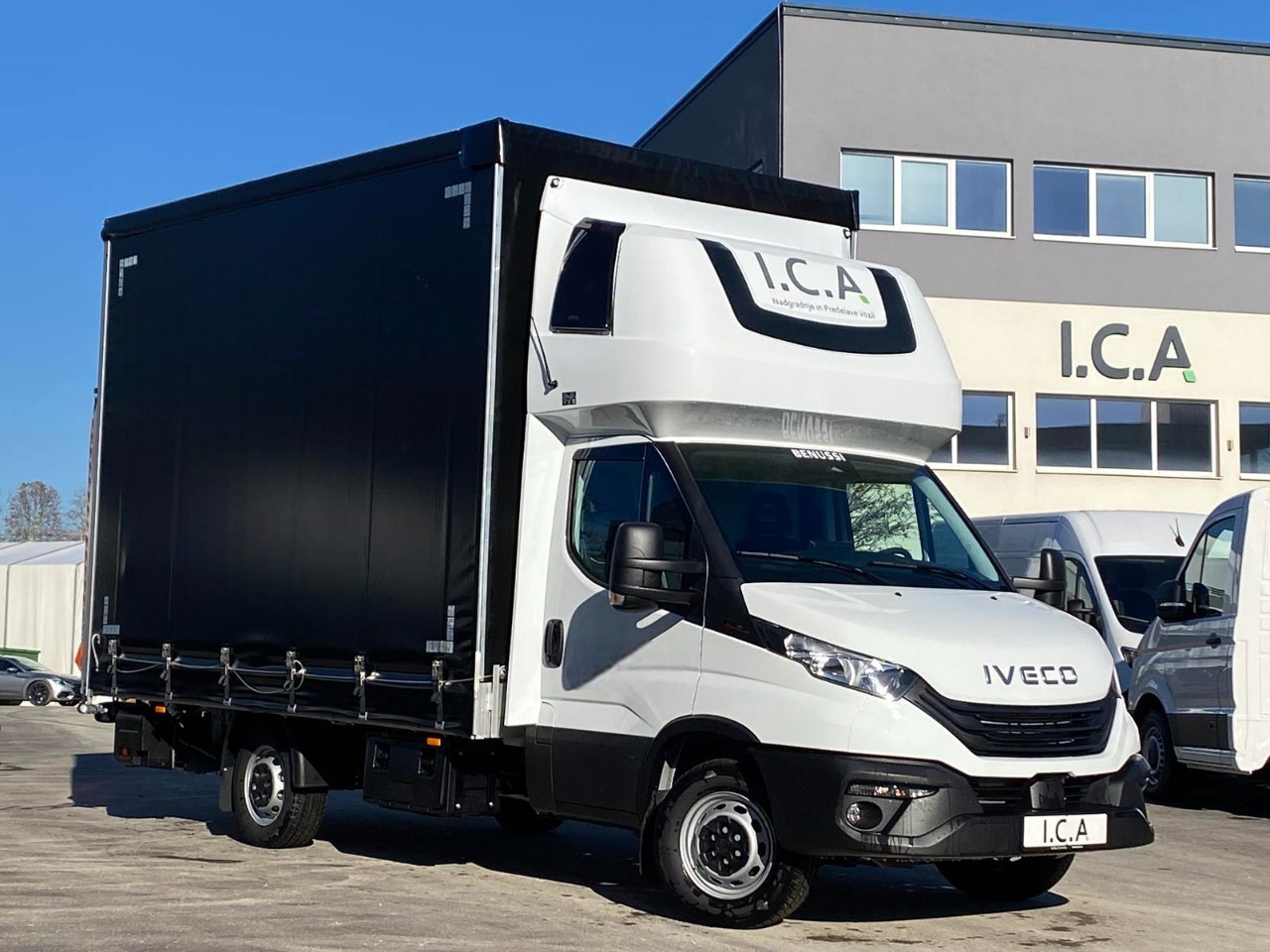 IVECO DAILY 35S18HP D30C | PRITSCHE PLANE + SCHLAFKABINE + LADERAMPE - Autoutilitară cu prelată: Foto 1 IVECO DAILY 35S18HP D30C | PRITSCHE PLANE + SCHLAFKABINE + LADERAMPE - Autoutilitară cu prelată: Foto 1