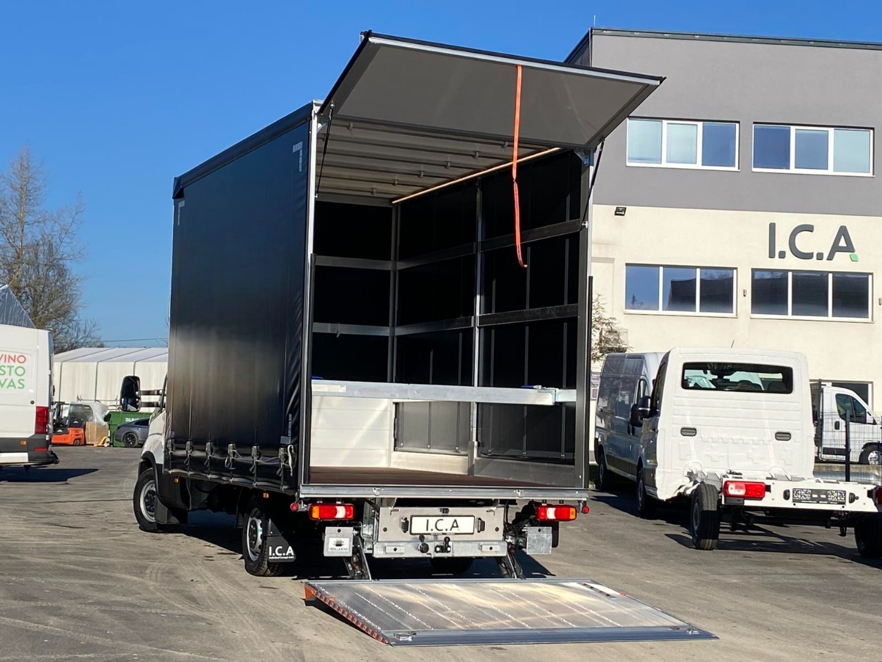 IVECO DAILY 35S18HP D30C | PRITSCHE PLANE + SCHLAFKABINE + LADERAMPE - Autoutilitară cu prelată: Foto 4 IVECO DAILY 35S18HP D30C | PRITSCHE PLANE + SCHLAFKABINE + LADERAMPE - Autoutilitară cu prelată: Foto 4