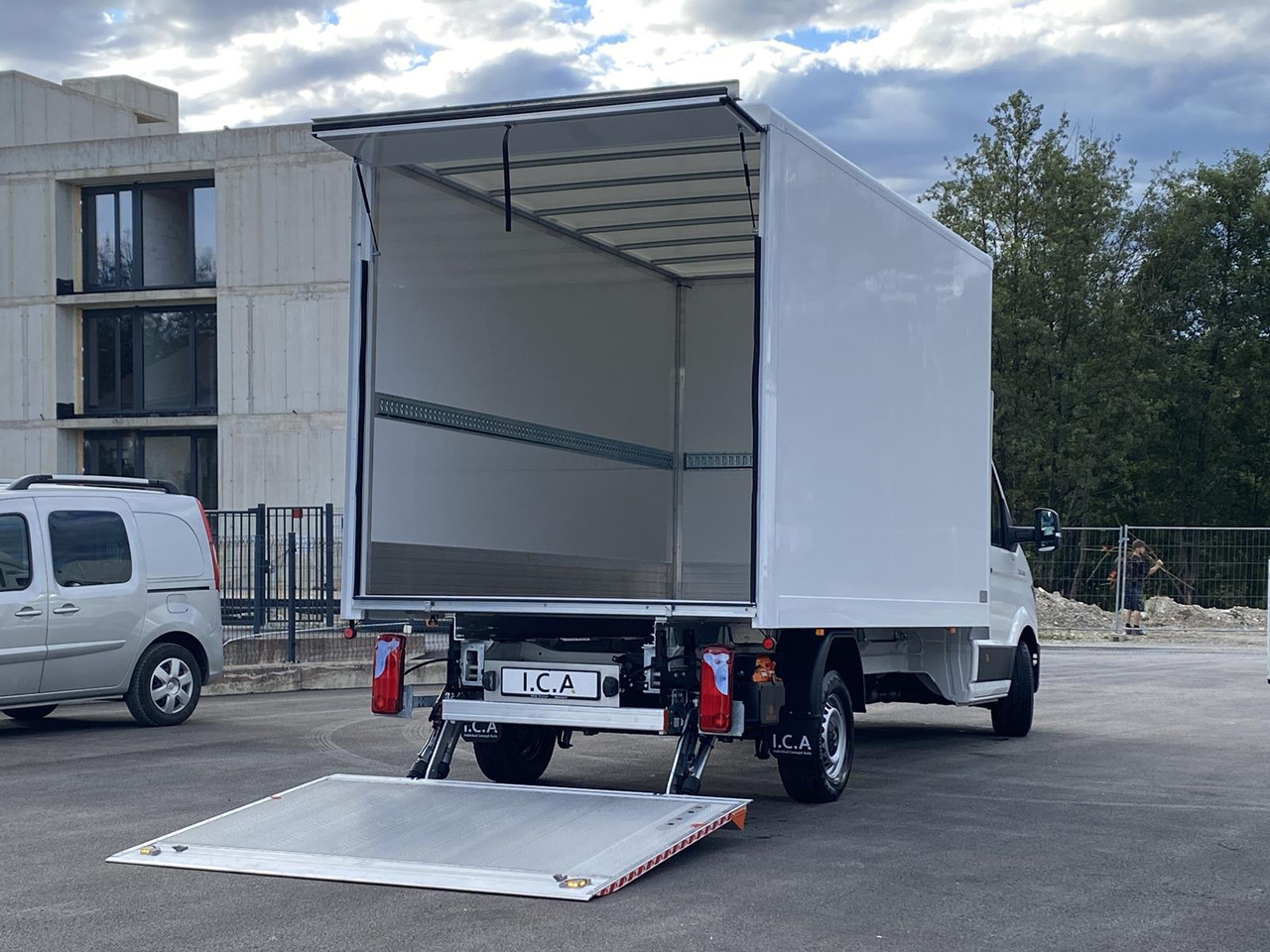 MAN TGE 3.180 RS4490 1+2, 180PS, 2.0L | ALU-BOX 4200mm + LADERAMPE - Autoutilitară box: Foto 1 MAN TGE 3.180 RS4490 1+2, 180PS, 2.0L | ALU-BOX 4200mm + LADERAMPE - Autoutilitară box: Foto 1