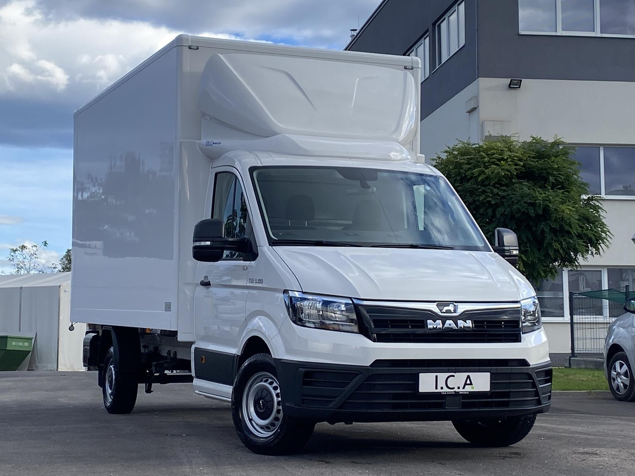 MAN TGE 3.180 RS4490 1+2, 180PS, 2.0L | ALU-BOX 4200mm + LADERAMPE - Autoutilitară box: Foto 3 MAN TGE 3.180 RS4490 1+2, 180PS, 2.0L | ALU-BOX 4200mm + LADERAMPE - Autoutilitară box: Foto 3