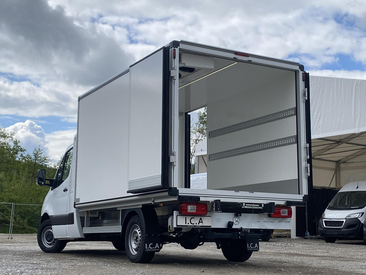 MERCEDES BENZ SPRINTER 317 CDI | DOPPELREGIME TIEFKÜHLKOFFER + BACKSLEEPER - Autoutilitară frigorifica: Foto 2 MERCEDES BENZ SPRINTER 317 CDI | DOPPELREGIME TIEFKÜHLKOFFER + BACKSLEEPER - Autoutilitară frigorifica: Foto 2