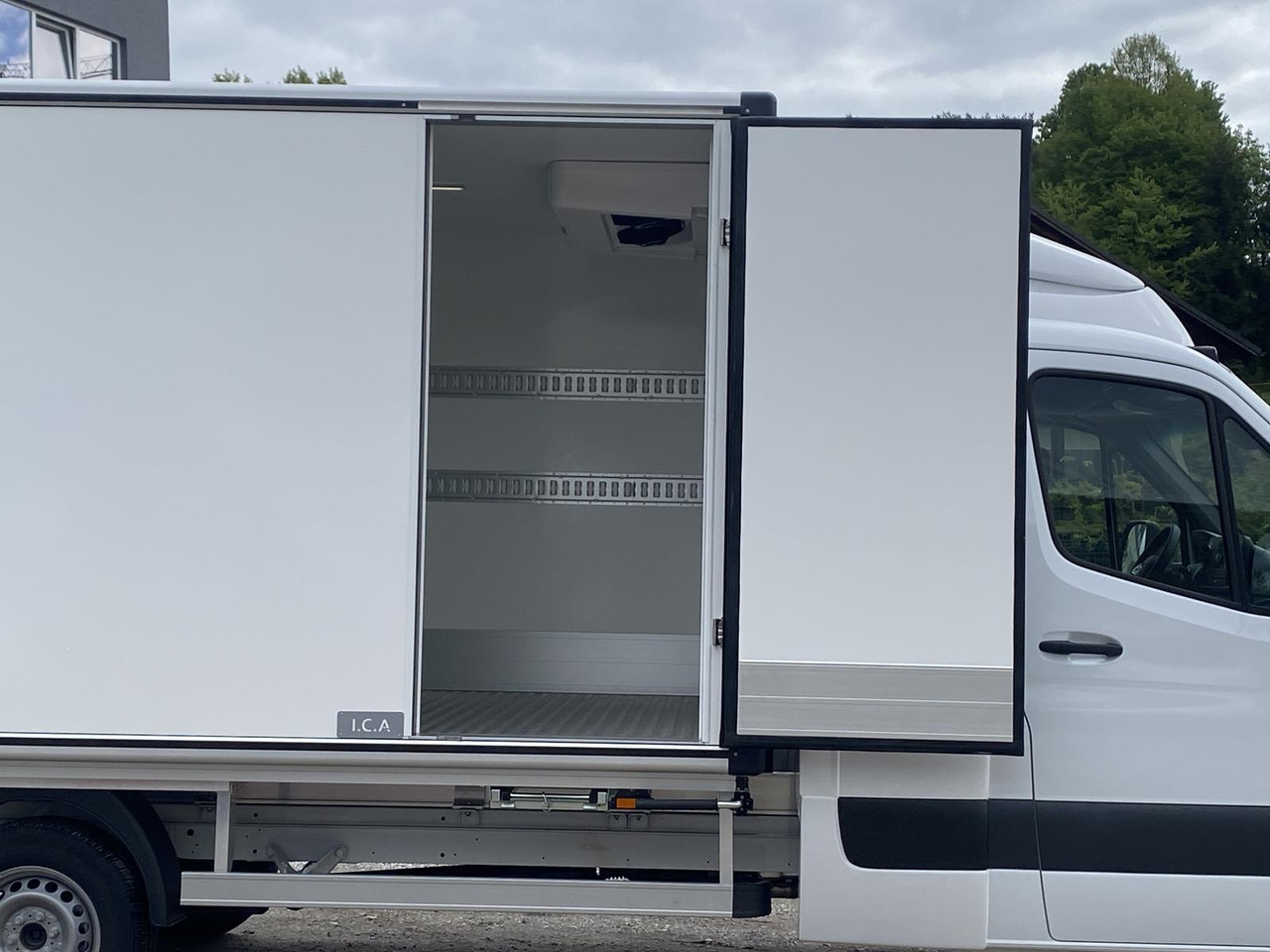 MERCEDES BENZ SPRINTER 317 CDI | DOPPELREGIME TIEFKÜHLKOFFER + BACKSLEEPER - Autoutilitară frigorifica: Foto 3 MERCEDES BENZ SPRINTER 317 CDI | DOPPELREGIME TIEFKÜHLKOFFER + BACKSLEEPER - Autoutilitară frigorifica: Foto 3