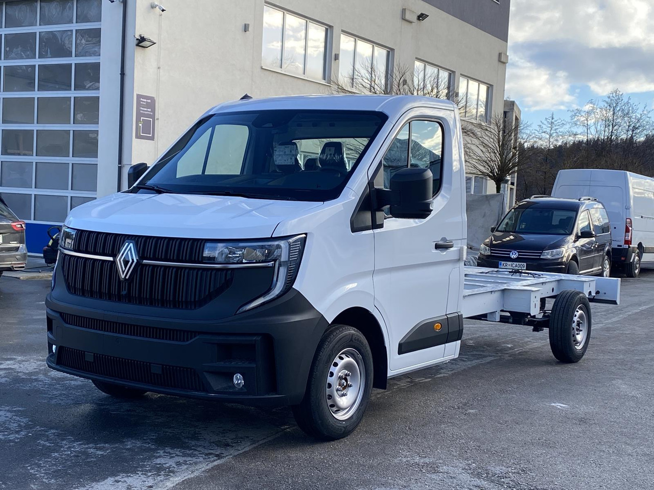 RENAULT NEW MASTER L3 170PS 1+2 PRITSCHE PLANE 4300MM - Autoutilitară cu prelată: Foto 1 RENAULT NEW MASTER L3 170PS 1+2 PRITSCHE PLANE 4300MM - Autoutilitară cu prelată: Foto 1