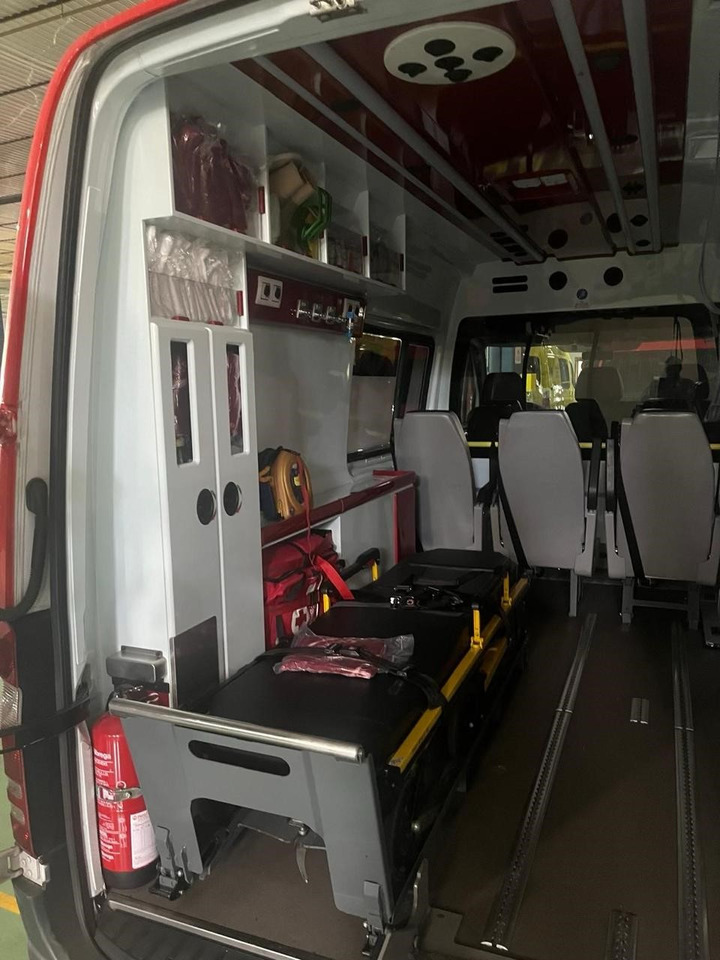 MERCEDES BENZ AMBULANCE FOR DYSABLED PEOPLE Sprinter 313 CDI(15 units) - Ambulanță: Foto 5 MERCEDES BENZ AMBULANCE FOR DYSABLED PEOPLE Sprinter 313 CDI(15 units) - Ambulanță: Foto 5