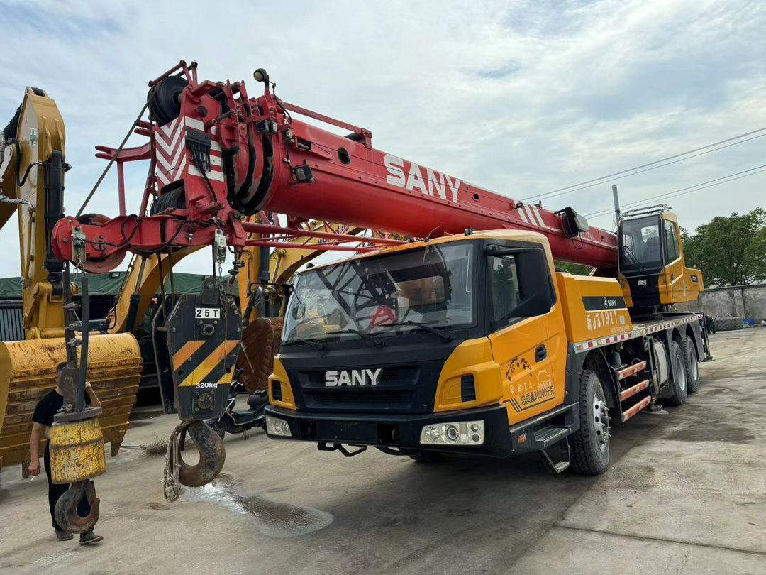 Sany 25 Ton Used Truck Crane 50 Ton 70 Ton 80 Ton 100 Ton 120 Ton 200 Ton 220Ton 240 Ton 300 Ton XCMG Zoomlion Liebherr Tadano Truck Crane - Automacara: Foto 5 Sany 25 Ton Used Truck Crane 50 Ton 70 Ton 80 Ton 100 Ton 120 Ton 200 Ton 220Ton 240 Ton 300 Ton XCMG Zoomlion Liebherr Tadano Truck Crane - Automacara: Foto 5