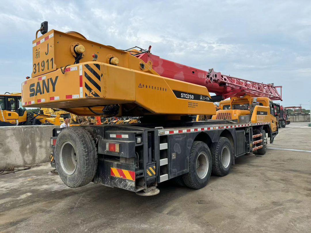 Sany 25 Ton Used Truck Crane 50 Ton 70 Ton 80 Ton 100 Ton 120 Ton 200 Ton 220Ton 240 Ton 300 Ton XCMG Zoomlion Liebherr Tadano Truck Crane - Automacara: Foto 1 Sany 25 Ton Used Truck Crane 50 Ton 70 Ton 80 Ton 100 Ton 120 Ton 200 Ton 220Ton 240 Ton 300 Ton XCMG Zoomlion Liebherr Tadano Truck Crane - Automacara: Foto 1