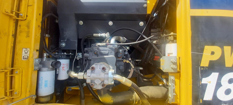 Komatsu PW180-10 în leasing Komatsu PW180-10: Foto 11 Komatsu PW180-10 în leasing Komatsu PW180-10: Foto 11