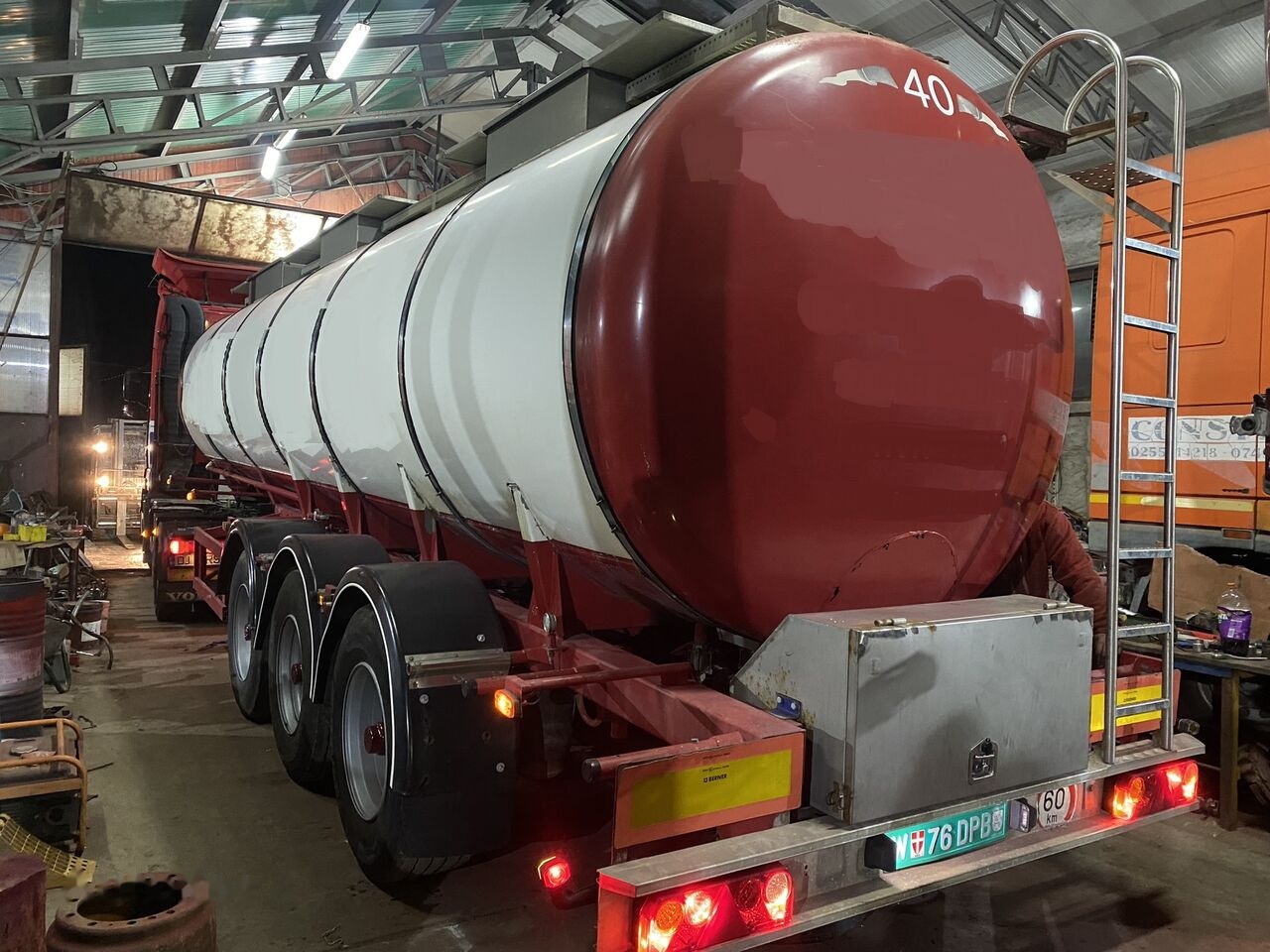 LAG cisterna 30 T - sasiu inox - inox alimentar - 1998 - Semiremorcă cisternă: Foto 2 LAG cisterna 30 T - sasiu inox - inox alimentar - 1998 - Semiremorcă cisternă: Foto 2