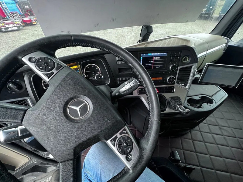 Cap tractor Mercedes-Benz Actros 1843 Special Interior. Air / Air suspension. Euro 6: Foto 14 Cap tractor Mercedes-Benz Actros 1843 Special Interior. Air / Air suspension. Euro 6: Foto 14