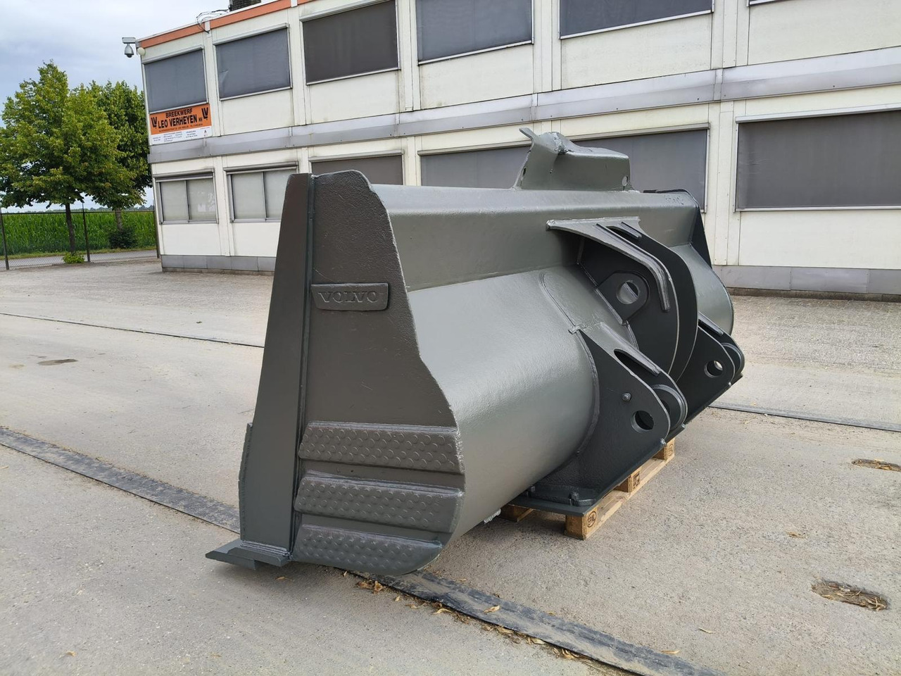 Volvo L 220 - Cupă incărcător: Foto 4 Volvo L 220 - Cupă incărcător: Foto 4