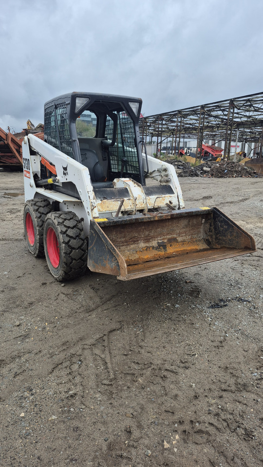 BOBCAT S130 - Mini încărcător: Foto 4 BOBCAT S130 - Mini încărcător: Foto 4