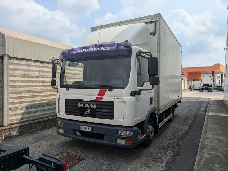 Camion cassone coibentato MAN MAN TGL 7.180 - Camion furgon: Foto 1 Camion cassone coibentato MAN MAN TGL 7.180 - Camion furgon: Foto 1