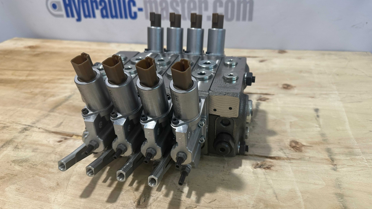 Valve Walvoil DPX100 Vermeer, Predator, Bobcat - Taietor de cioturi: Foto 1 Valve Walvoil DPX100 Vermeer, Predator, Bobcat - Taietor de cioturi: Foto 1