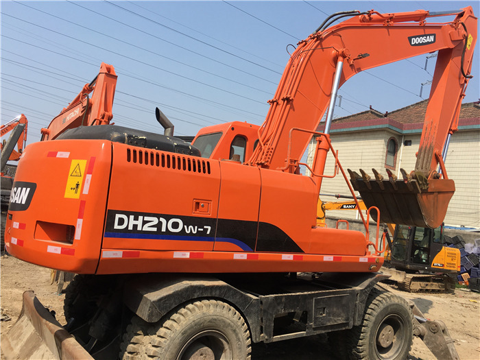 Doosan DH210w-7 wheel excavator - Excavator pe roţi: Foto 4 Doosan DH210w-7 wheel excavator - Excavator pe roţi: Foto 4