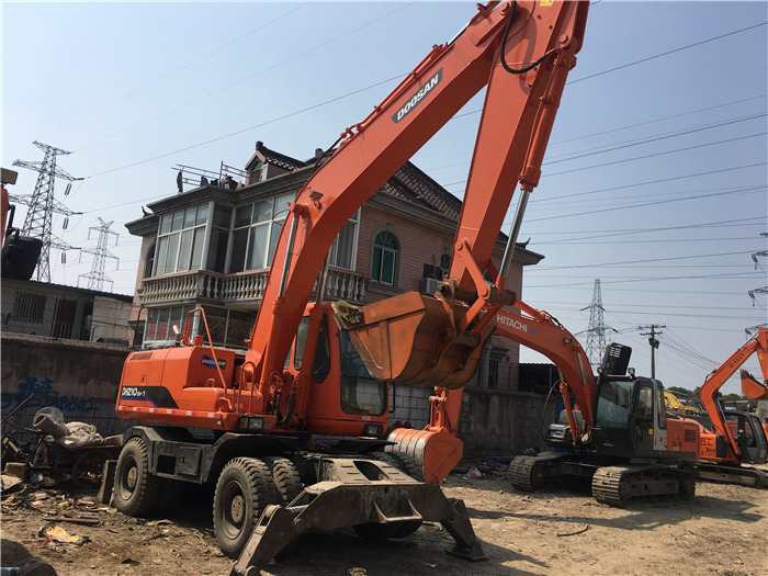 Doosan DH210w-7 wheel excavator - Excavator pe roţi: Foto 5 Doosan DH210w-7 wheel excavator - Excavator pe roţi: Foto 5