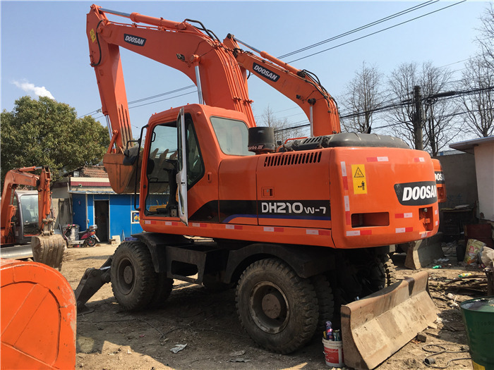 Doosan DH210w-7 wheel excavator - Excavator pe roţi: Foto 1 Doosan DH210w-7 wheel excavator - Excavator pe roţi: Foto 1