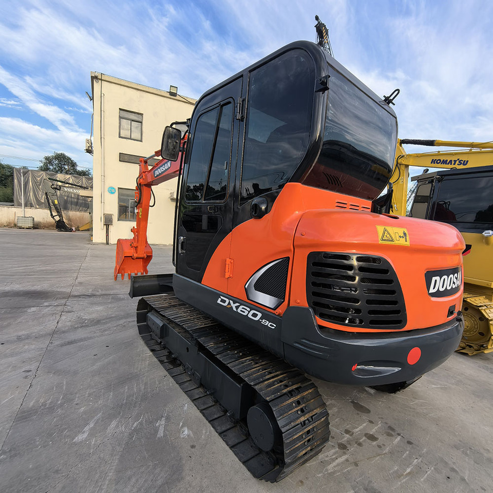 Doosan Dx60 Crawler Excavator - Excavator pe şenile: Foto 1 Doosan Dx60 Crawler Excavator - Excavator pe şenile: Foto 1