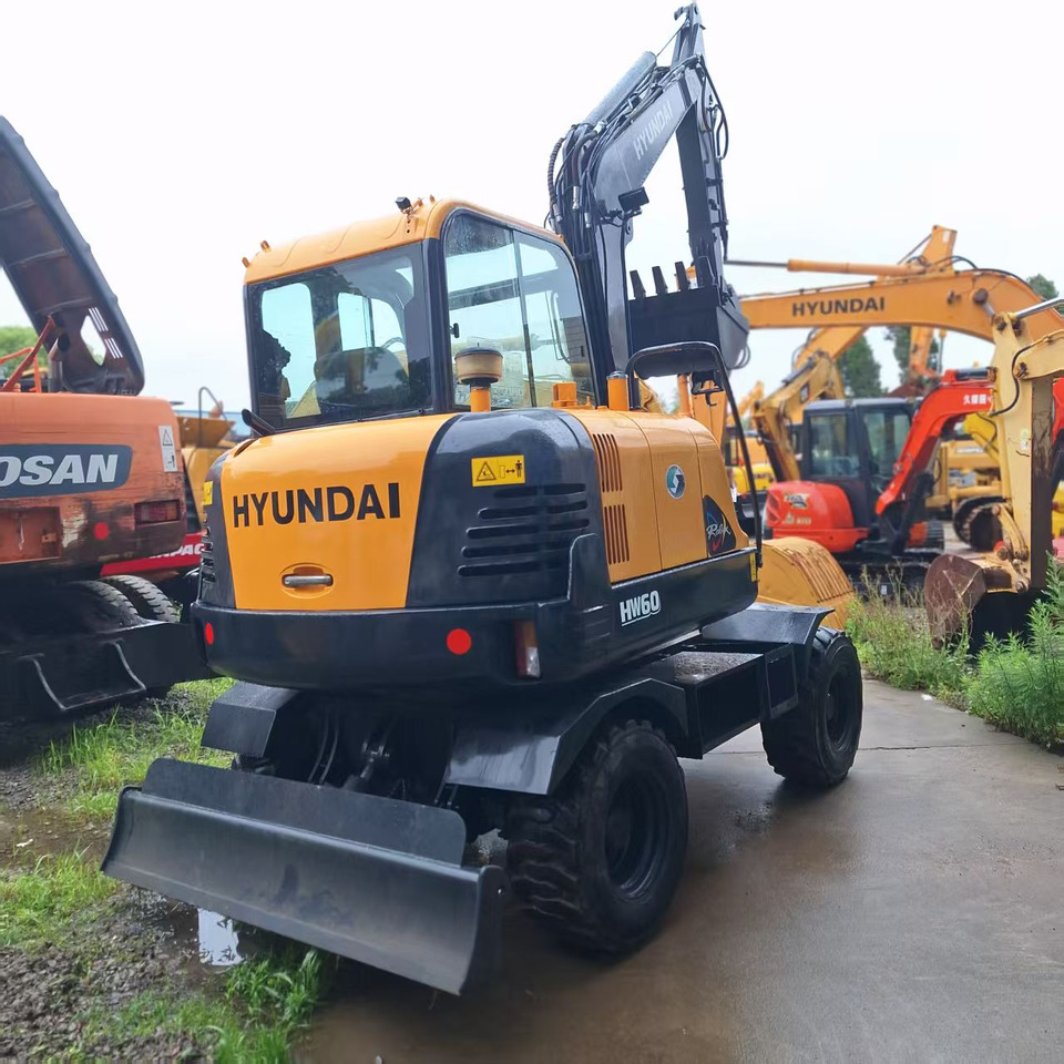 Hyundai 60vs excavator - Excavator pe roţi: Foto 4 Hyundai 60vs excavator - Excavator pe roţi: Foto 4