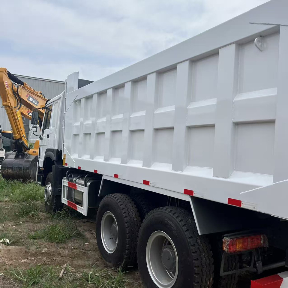 SINOTRUK Howo Dump truck 371hp 6x4 - Camion basculantă: Foto 5 SINOTRUK Howo Dump truck 371hp 6x4 - Camion basculantă: Foto 5