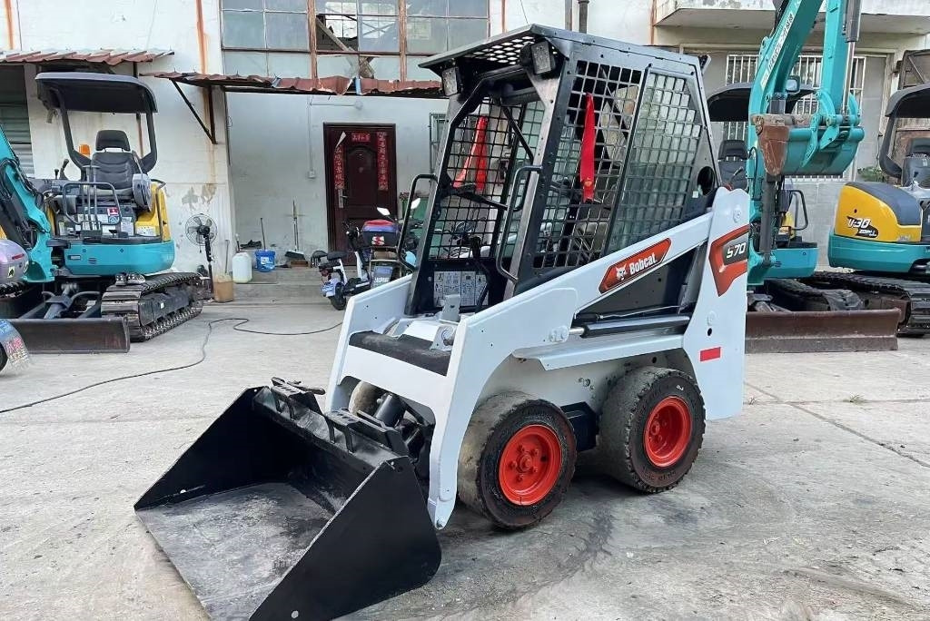 Bobcat S 70 - Mini încărcător: Foto 2 Bobcat S 70 - Mini încărcător: Foto 2