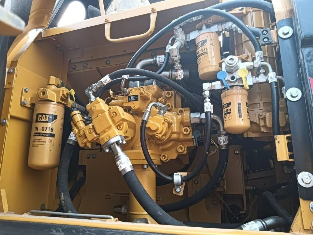 CAT 336 GC - Excavator pe şenile: Foto 2 CAT 336 GC - Excavator pe şenile: Foto 2