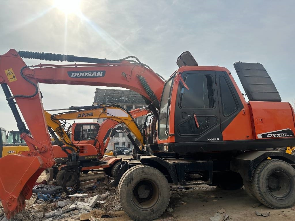 Doosan DX 150W -9 - Excavator pe roţi: Foto 3 Doosan DX 150W -9 - Excavator pe roţi: Foto 3