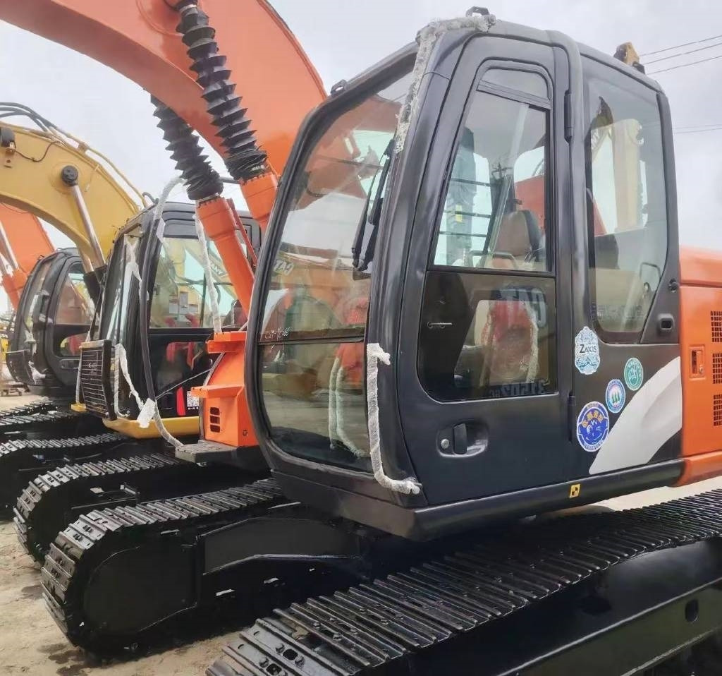 Hitachi 135US - Excavator pe şenile: Foto 4 Hitachi 135US - Excavator pe şenile: Foto 4