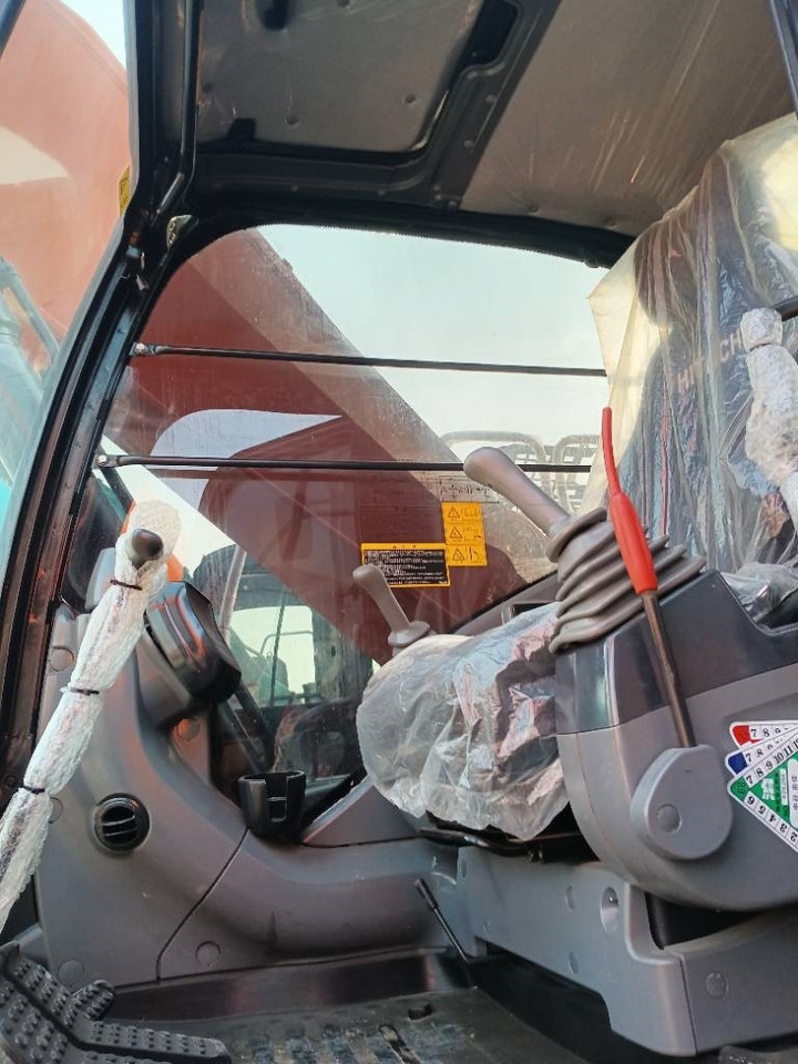 Hitachi ZX 240 - Excavator pe şenile: Foto 5 Hitachi ZX 240 - Excavator pe şenile: Foto 5