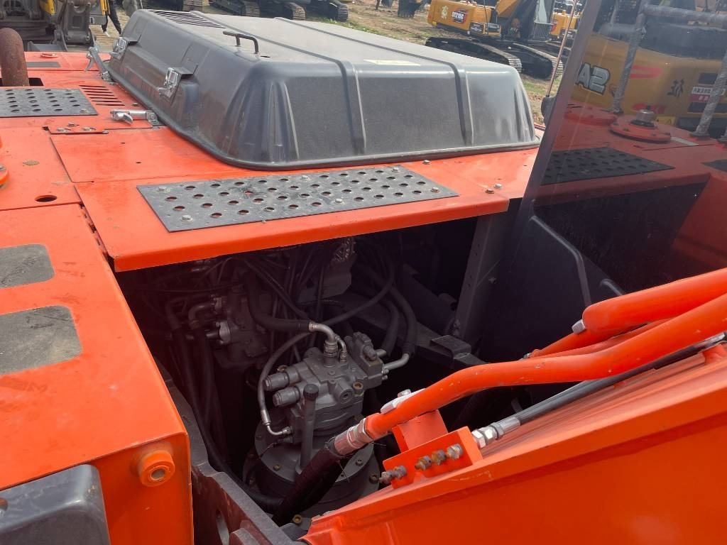 Hitachi ZX 240 - Excavator pe şenile: Foto 2 Hitachi ZX 240 - Excavator pe şenile: Foto 2