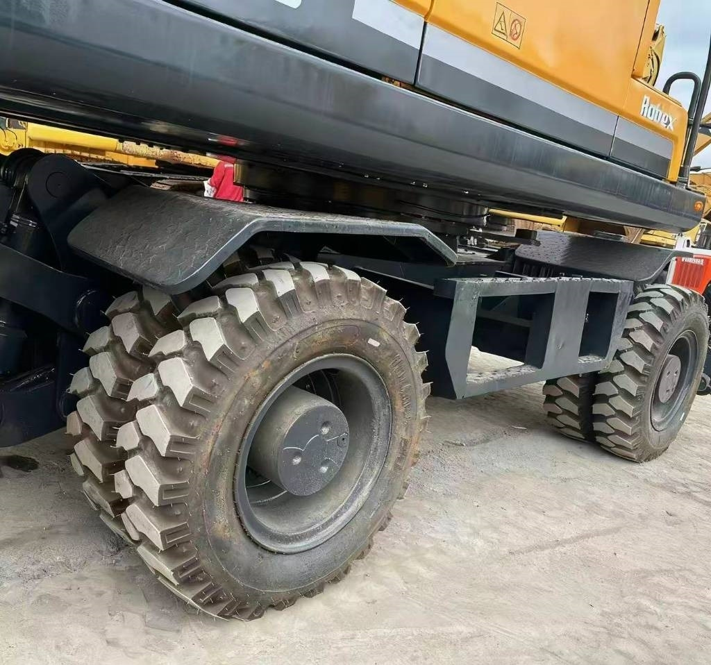 Hyundai 210W -9 - Excavator pe roţi: Foto 3 Hyundai 210W -9 - Excavator pe roţi: Foto 3