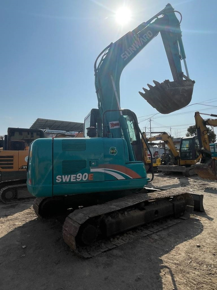 Excavator pe şenile Sunward 90 E: Foto 1